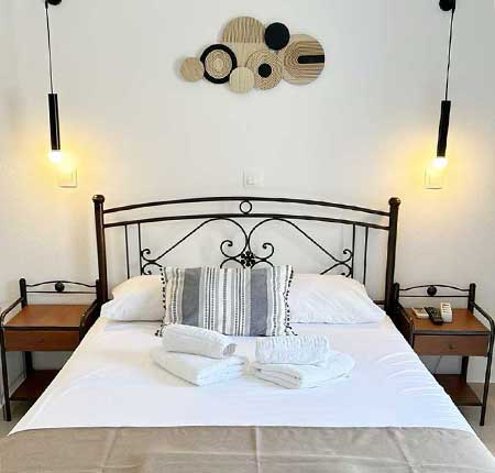 Double room with double bed and mountain view