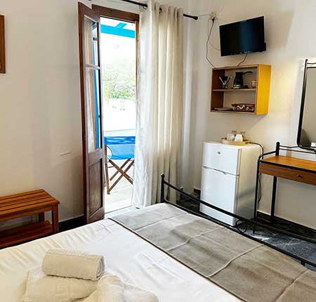 Double room with double bed and mountain view