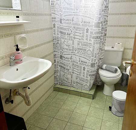 Double room with double bed and mountain view