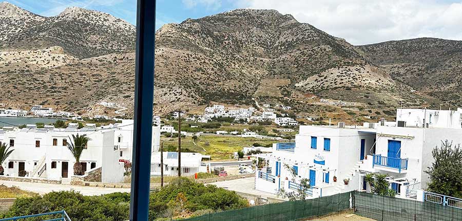 Double room with double bed and mountain view