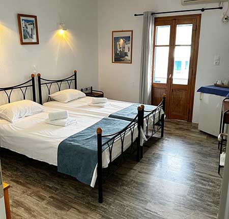 Twin room with mountain view