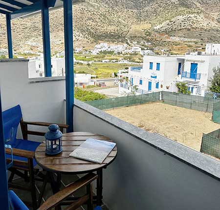 Twin room with mountain view