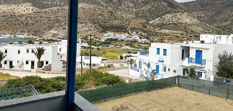 Twin room with mountain view